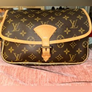 - Louis Vuitton Sologne Monogram Canvas / Vintage